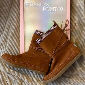 Gently used TOMS boots